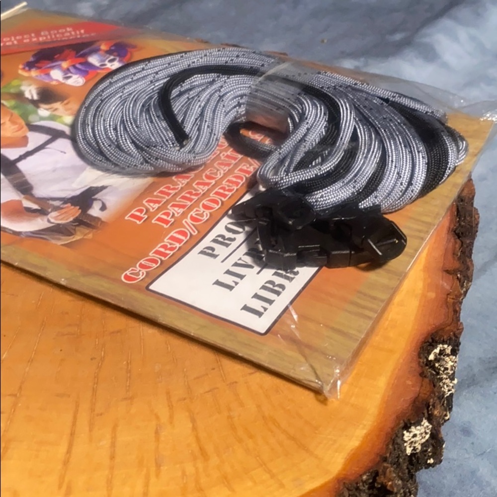 💚 3 for $15 💚 - Parachute Cord Action Pack Kit NWT - Picture 9 of 12